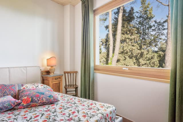 One-Bedroom Apartment with View
