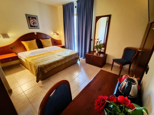 Deluxe Double Room with Lake and Pool View