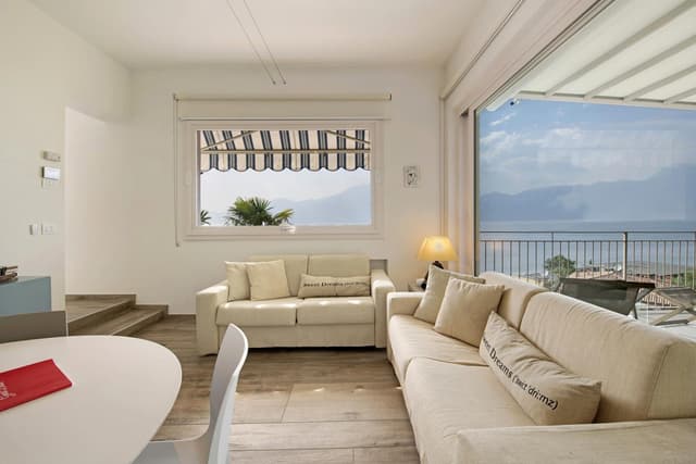 One-Bedroom Apartment with Lake View