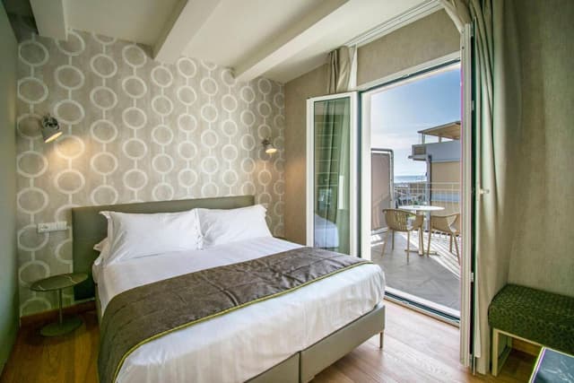 Deluxe Double Room with Balcony and Sea View