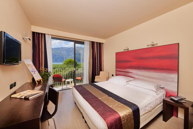 Superior Double or Twin Room with Partial Lake View - Ground Floor