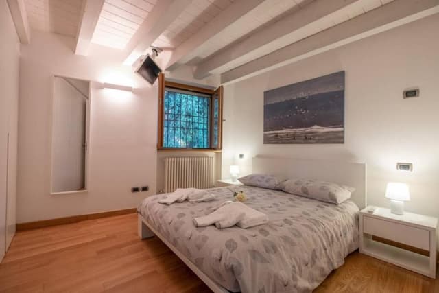 Apartment with Lake View