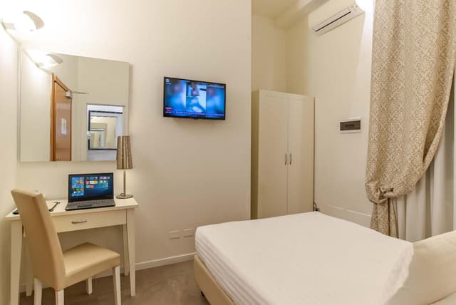 Double or Twin Room (1 Adult)