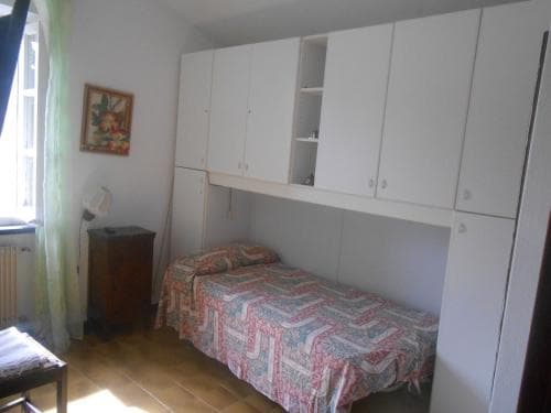 Single Room with Shared Bathroom