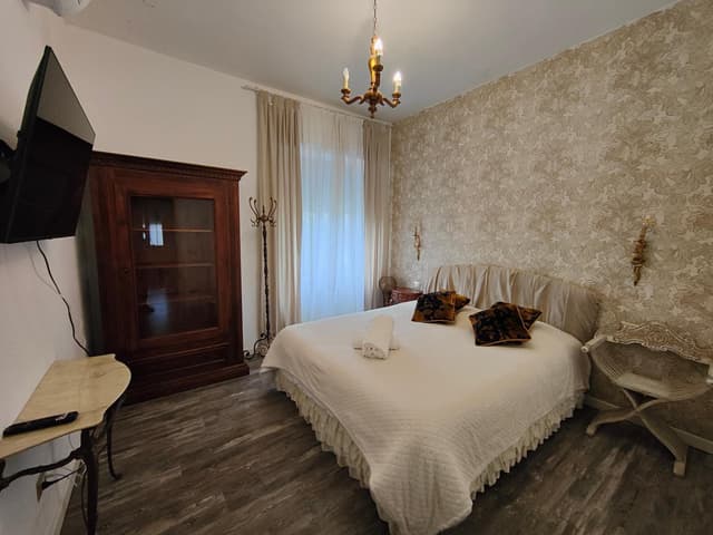 Superior Queen Room with Shared Bathroom