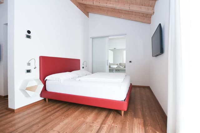 Junior Suite with Balcony and Vineyard View