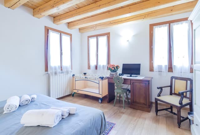 Comfort Double Room with shared bathroom