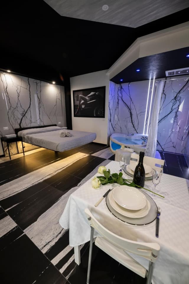 Studio with Spa Bath