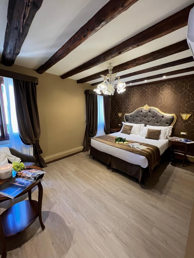 Deluxe room with Canal View