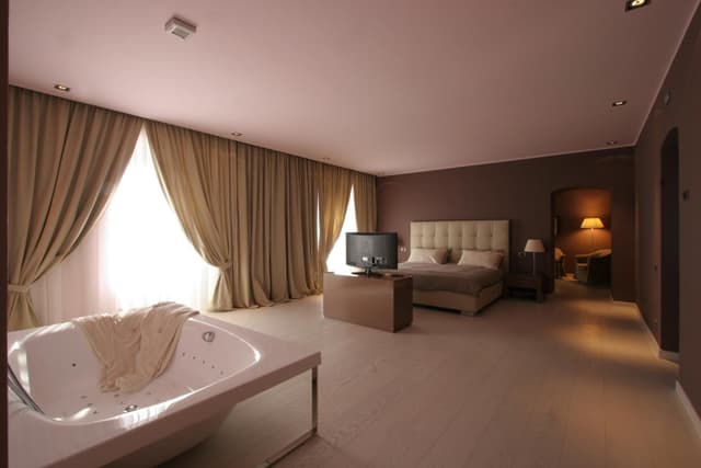 Suite with Spa Bath