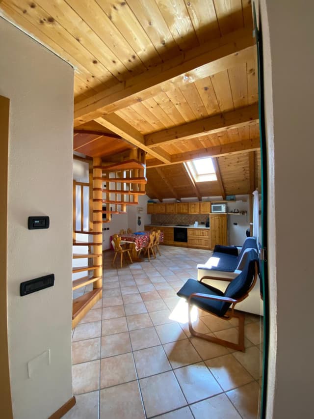 Apartment with Mountain View