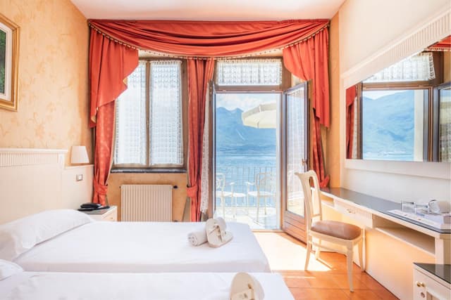 Double Room with Balcony and Lake View