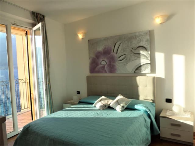 Apartment with Lake View