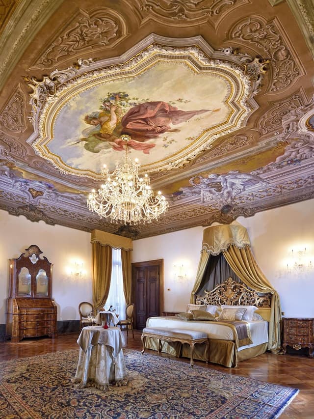 Executive Suite with Canal View