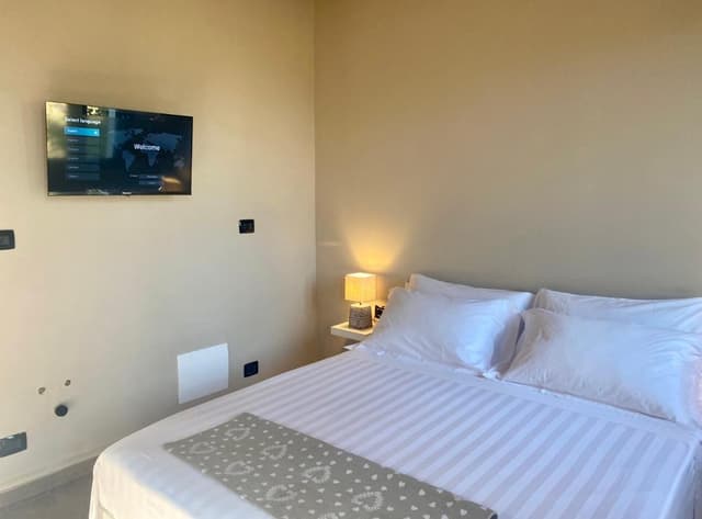 Deluxe Room (2 Adults + 1 Child)