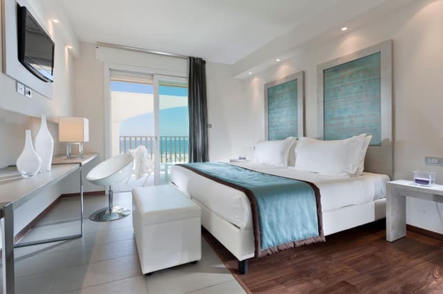 Beachfront Superior Room with balcony and pool access