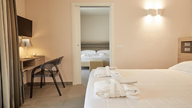 Deluxe Connecting Room