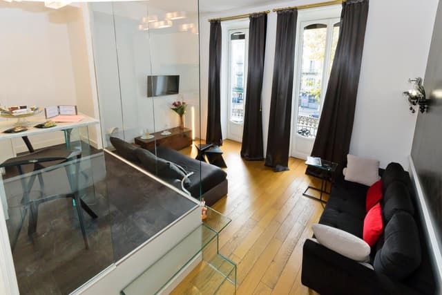 Deluxe Apartment