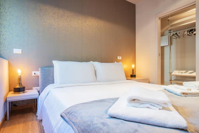 One-Bedroom Apartment -  Via Broletto 37