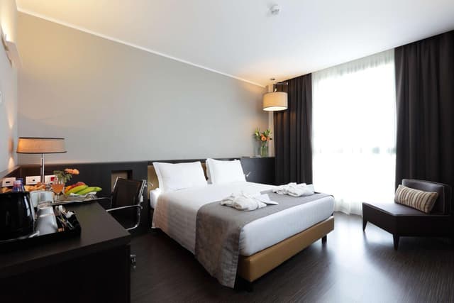 Standard Queen Room with Queen Bed - Non-Smoking