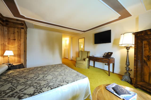 Deluxe Double Room with Bath Tub