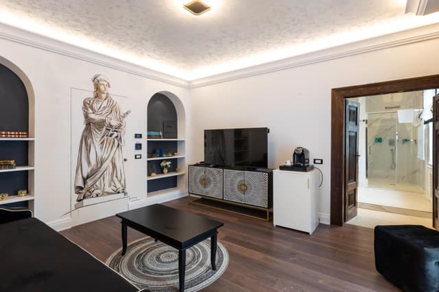 Deluxe Suite with Spa Bath
