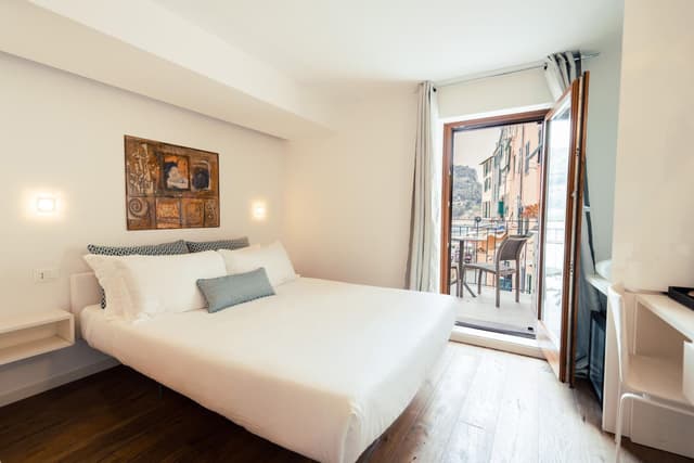 Deluxe Double Room with Balcony and Sea View