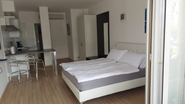 Studio (2 Adults)