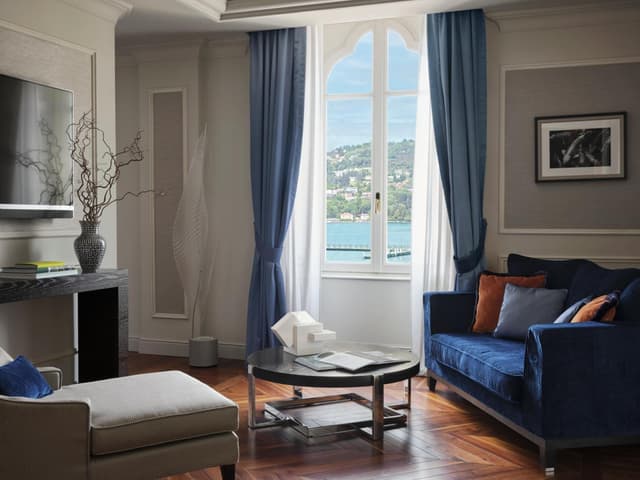 Suite with Lake View