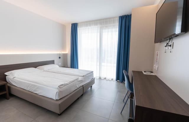 Double or Twin Room with Lake View