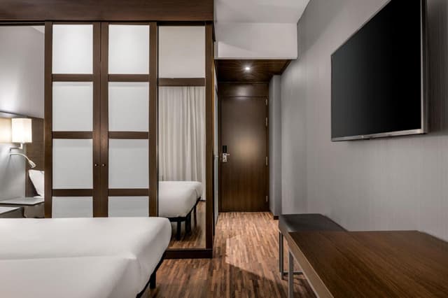 Standard Twin Room, Guest room