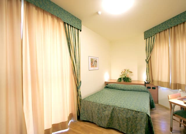 Double Room (1 Adult)