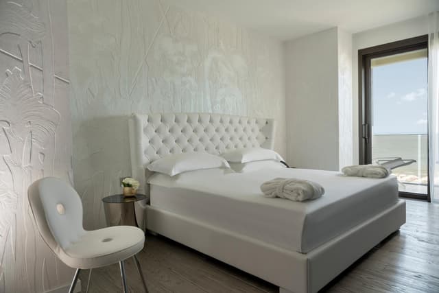 Platinum Suite with Terrance and Spa Bath