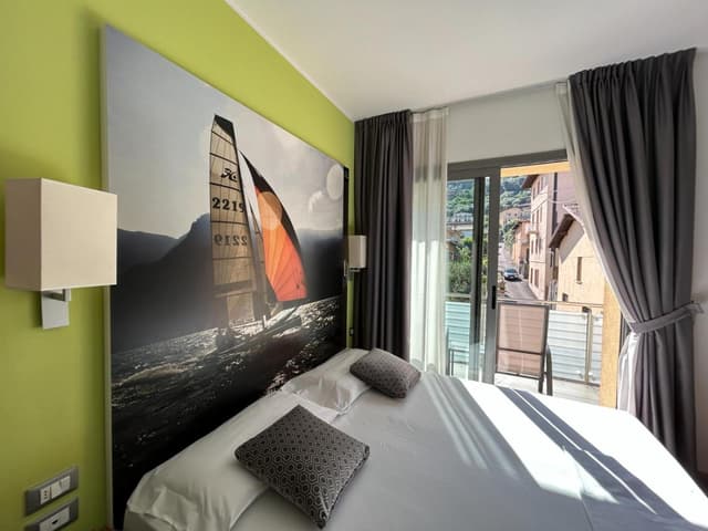 One-Bedroom Apartment with Mountain View and 2 Balconies