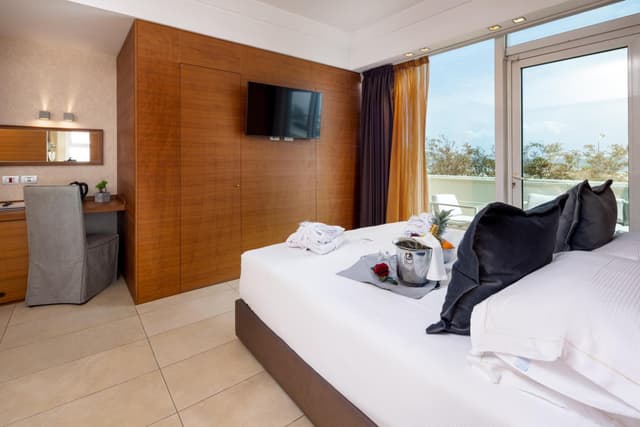 Junior King Suite with Spa Bath and Sea View