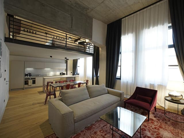 Apartment with Mountain View