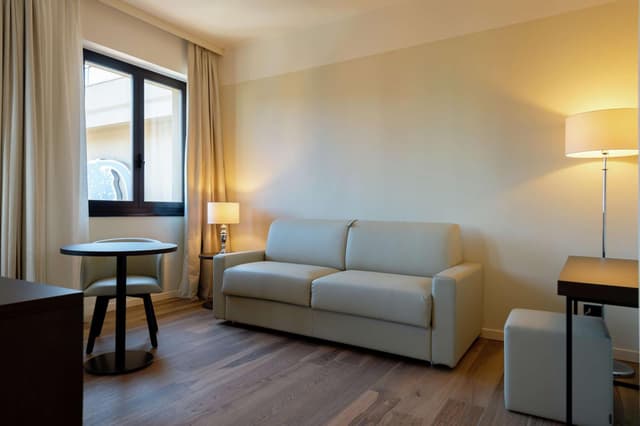 One-Bedroom King Suite