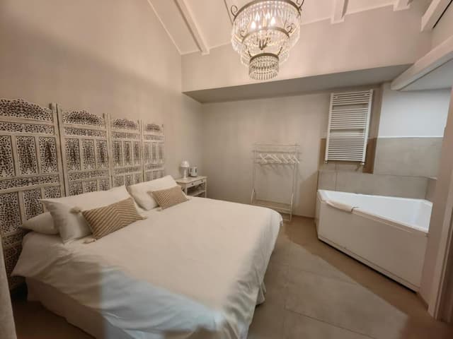 Queen Room with Spa Bath