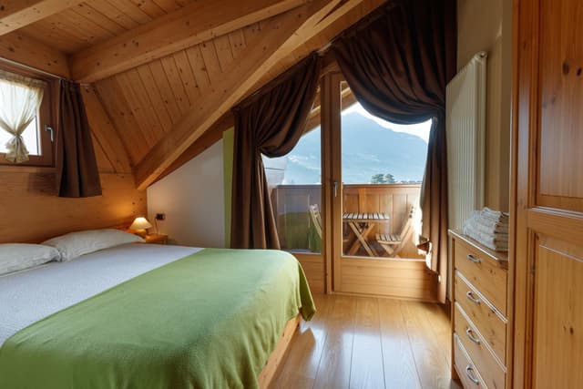 Apartment with Mountain View