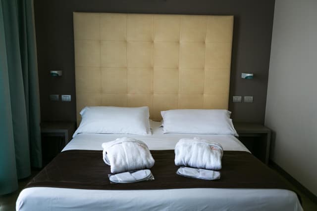 Classic Triple Room with Balcony and lateral Sea view and pool access