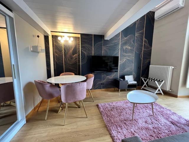 Deluxe Apartment