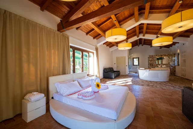 Suite with Spa Bath