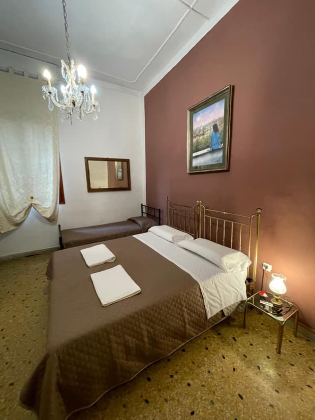 Basic Triple Room with Shared Bathroom