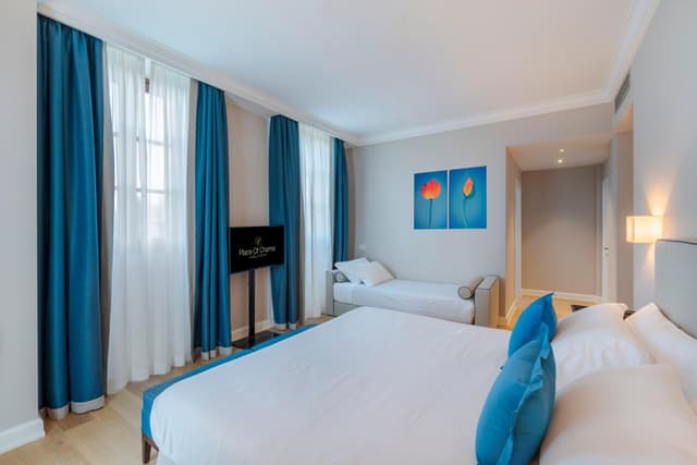 Deluxe Family Room