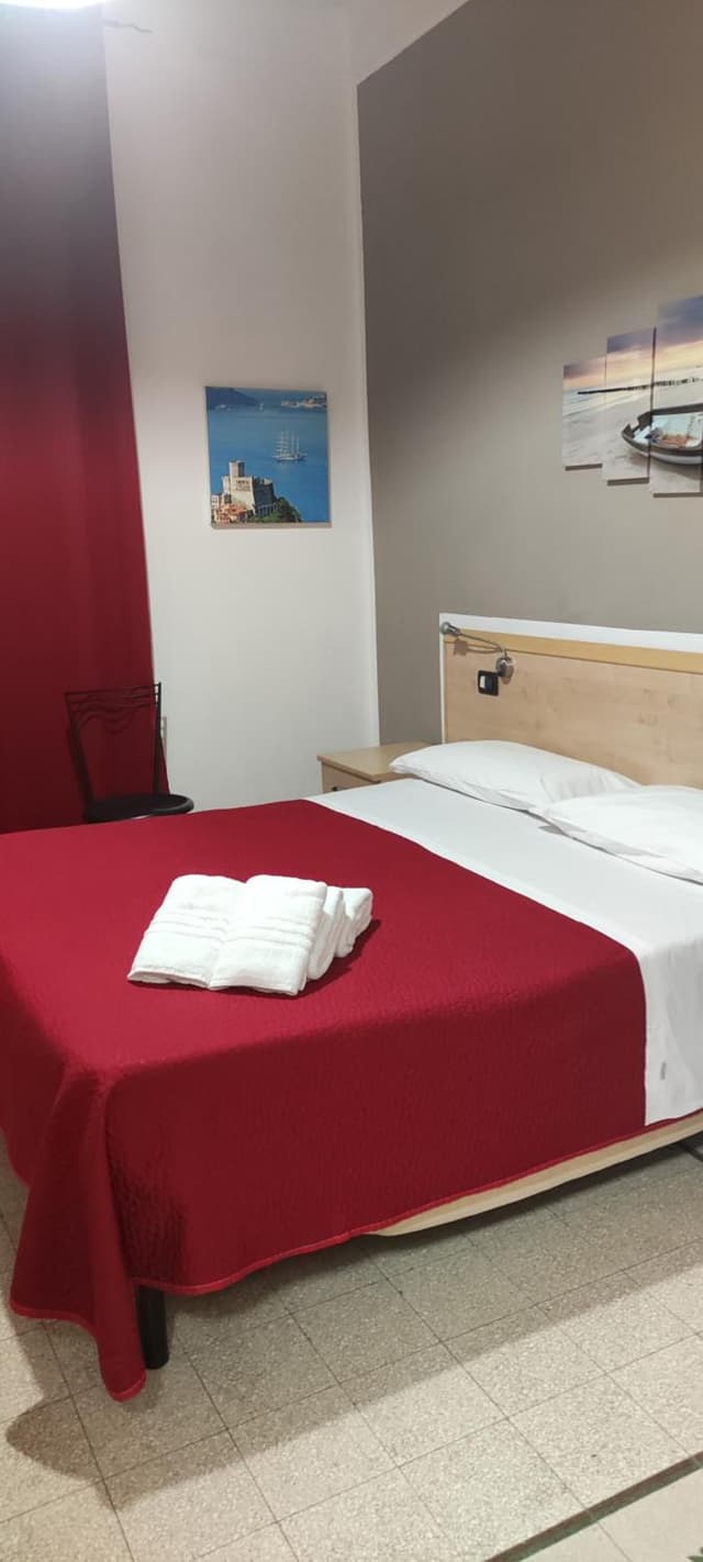 King Room with Roll-In Shower - Disability Access