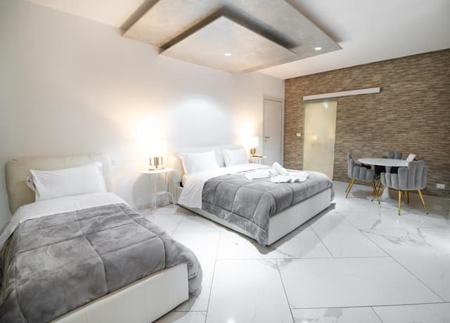 Deluxe Suite with Spa Bath