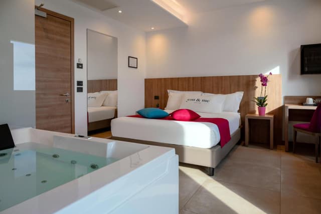 Junior Suite with Hot Tub Partial Sea View