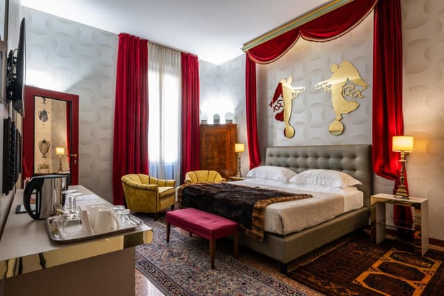 Superior King Room