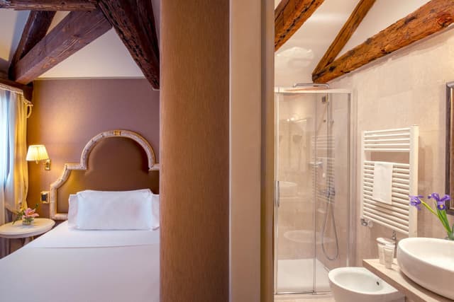 Superior Single Room with French Bed