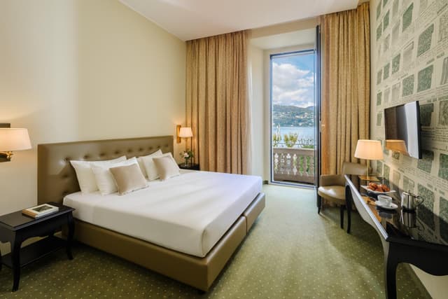 Double Room with Lake View